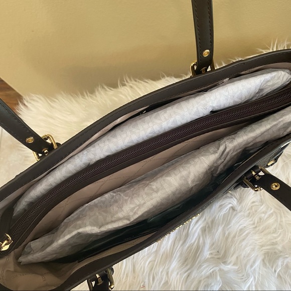 Last one✨Michael Kors large voyager shoulder tote bag - Picture 11 of 16